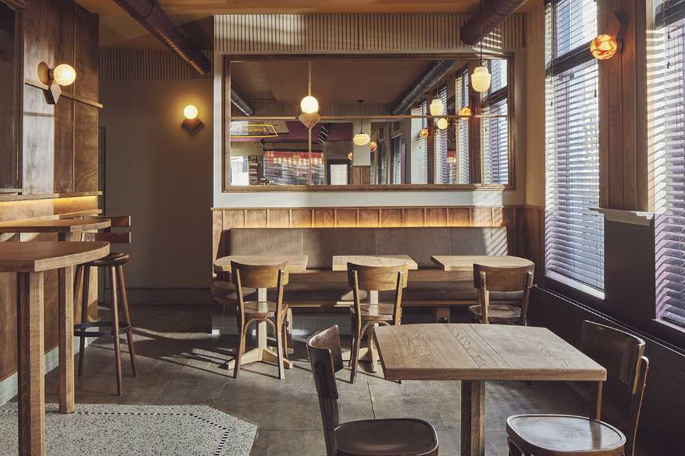 Arie Op de Hoek, a place that can quickly become a second home, cosy and ... thirst-quenching, in the best tradition of Dutch brown cafés