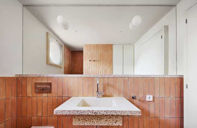 Habitat ambiguo per una “casa-cortile” in un continuum spaziale di logge, giardini e patii