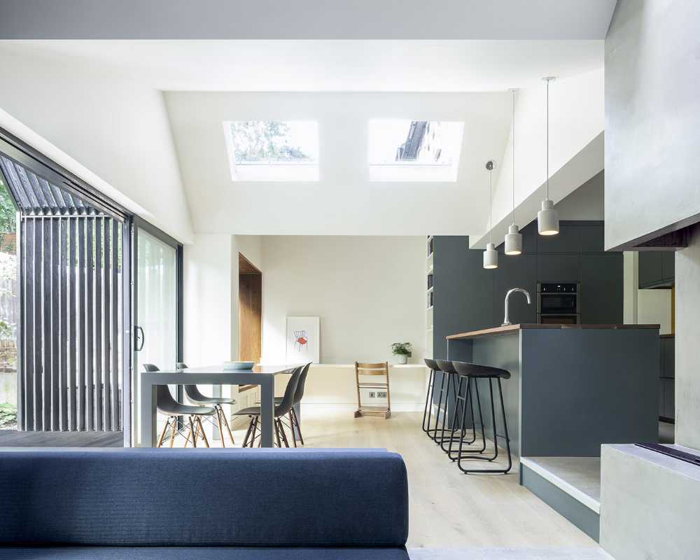 An extra 30sqm in wood and concrete for a Victorian House in South London