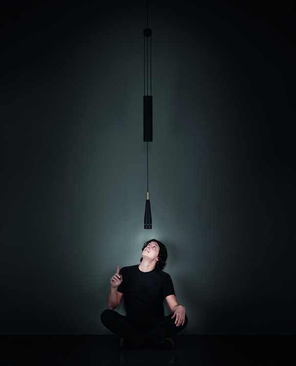 A balance between game and technology: a light in motion with the Trio wooden lamp