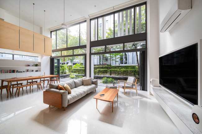 La arquitectura utiliza la materialidad de la madera para intensificar la experiencia del espacio: la nueva Makio House