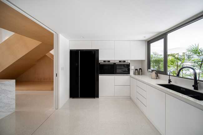 La arquitectura utiliza la materialidad de la madera para intensificar la experiencia del espacio: la nueva Makio House