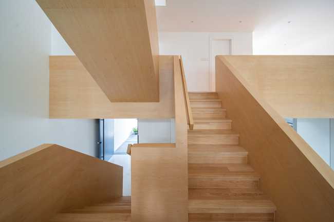 La arquitectura utiliza la materialidad de la madera para intensificar la experiencia del espacio: la nueva Makio House