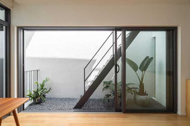 La arquitectura utiliza la materialidad de la madera para intensificar la experiencia del espacio: la nueva Makio House