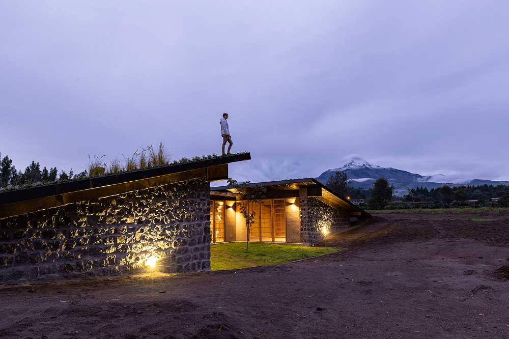 Casa Patios: an architecture made of soil and eucalyptus within and under the ecuadorian countryside