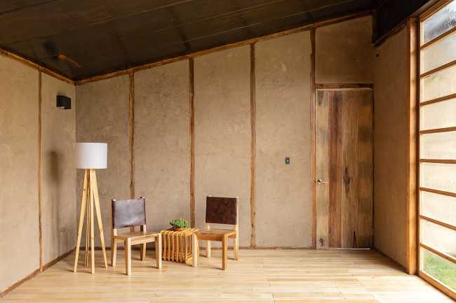 Casa Patios: arquitectura de tierra y eucalipto dentro y bajo el suelo del campo ecuatoriano