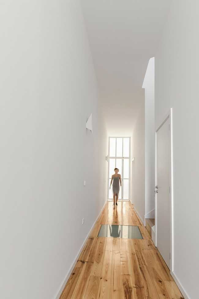 Reestructuración de una casa antigua en el centro de Oporto, el reto de la privacidad y la luz