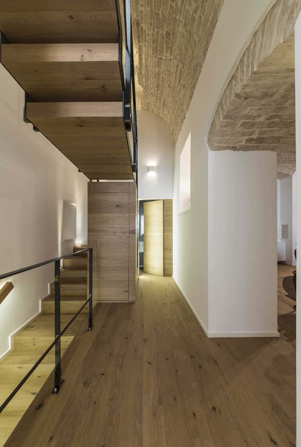 Un appartement historique de la province de Bari retrouve une nouvelle vie grâce à un mood-board à la fois simple et sophistiqué