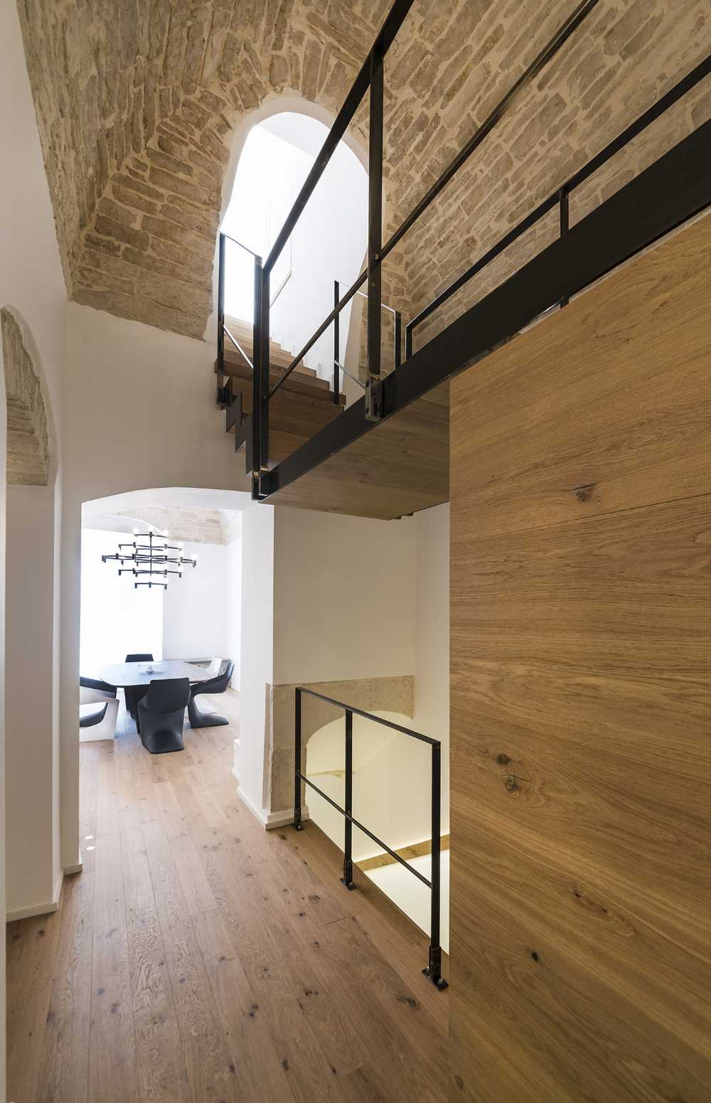Un appartement historique de la province de Bari retrouve une nouvelle vie grâce à un mood-board à la fois simple et sophistiqué