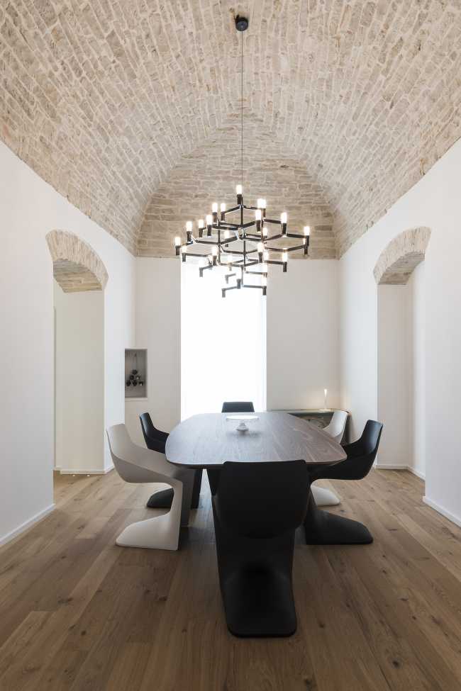 Apartamento histórico de la provincia de Bari cobra nueva vida gracias a un mood-board tan sencillo como sofisticado