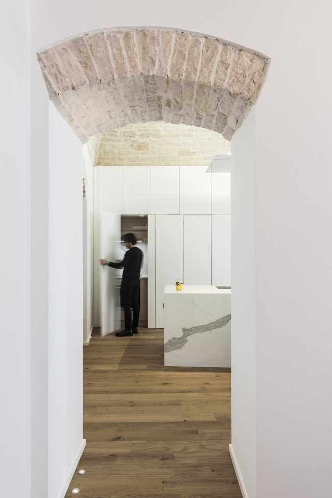 Apartamento histórico de la provincia de Bari cobra nueva vida gracias a un mood-board tan sencillo como sofisticado