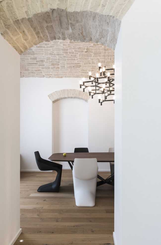 Apartamento histórico de la provincia de Bari cobra nueva vida gracias a un mood-board tan sencillo como sofisticado