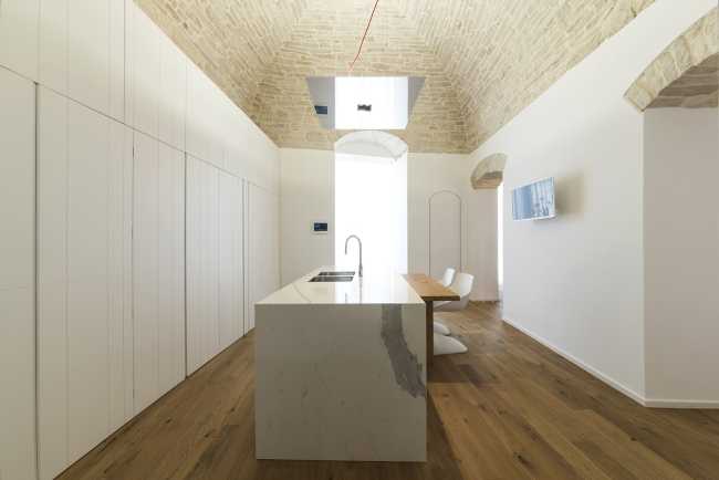 Apartamento histórico de la provincia de Bari cobra nueva vida gracias a un mood-board tan sencillo como sofisticado
