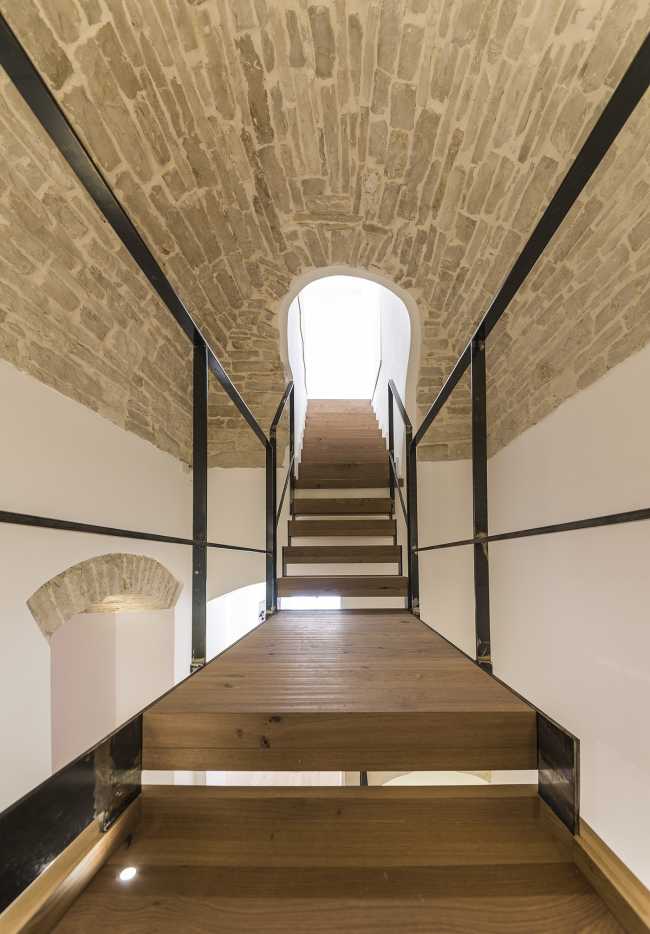 Apartamento histórico de la provincia de Bari cobra nueva vida gracias a un mood-board tan sencillo como sofisticado