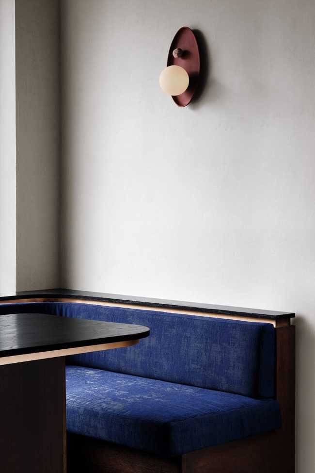 Shay, salón de té y restaurante. Tonos polvorientos inspirados en la atmósfera del desierto sirio