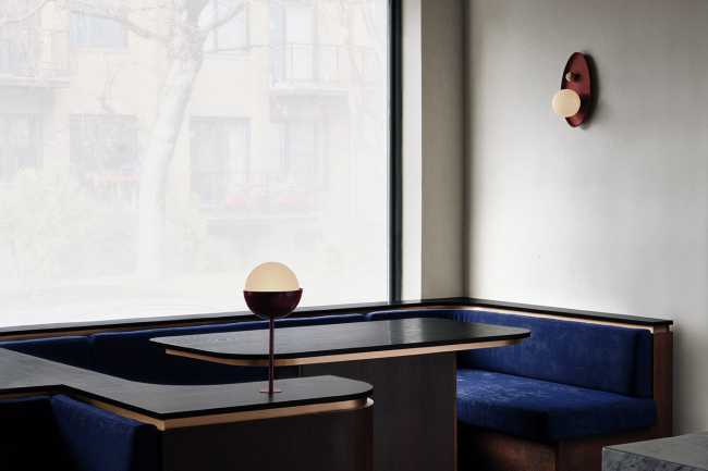 Shay, salón de té y restaurante. Tonos polvorientos inspirados en la atmósfera del desierto sirio