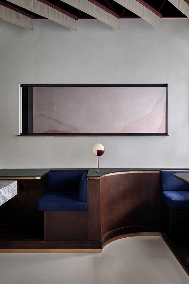 Shay, salón de té y restaurante. Tonos polvorientos inspirados en la atmósfera del desierto sirio