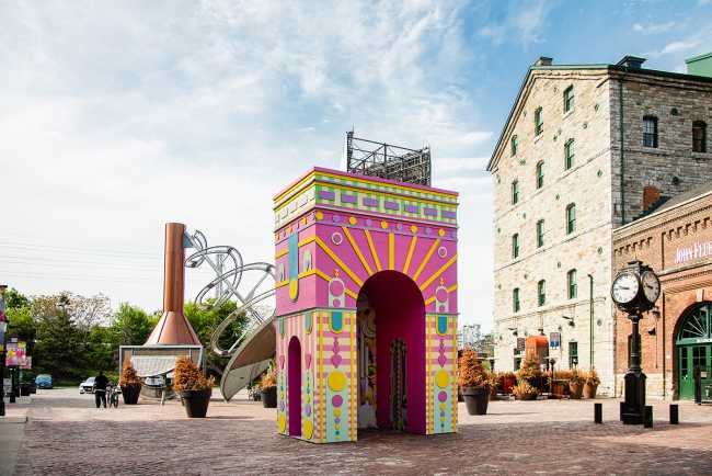 Arc de Blob. Une interaction ludique et colorée entre la réalité physique et virtuelle