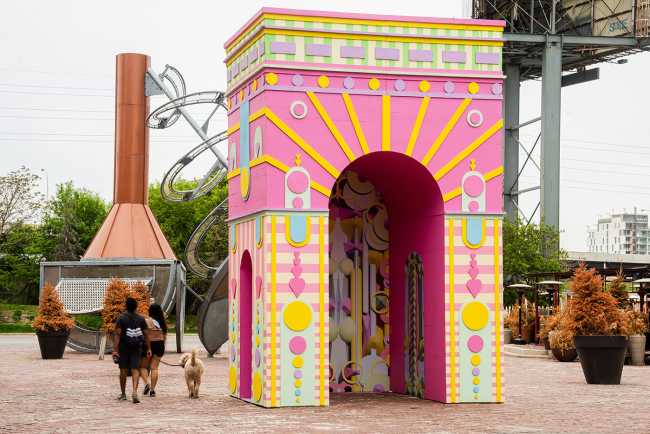 Arc de Blob. Une interaction ludique et colorée entre la réalité physique et virtuelle