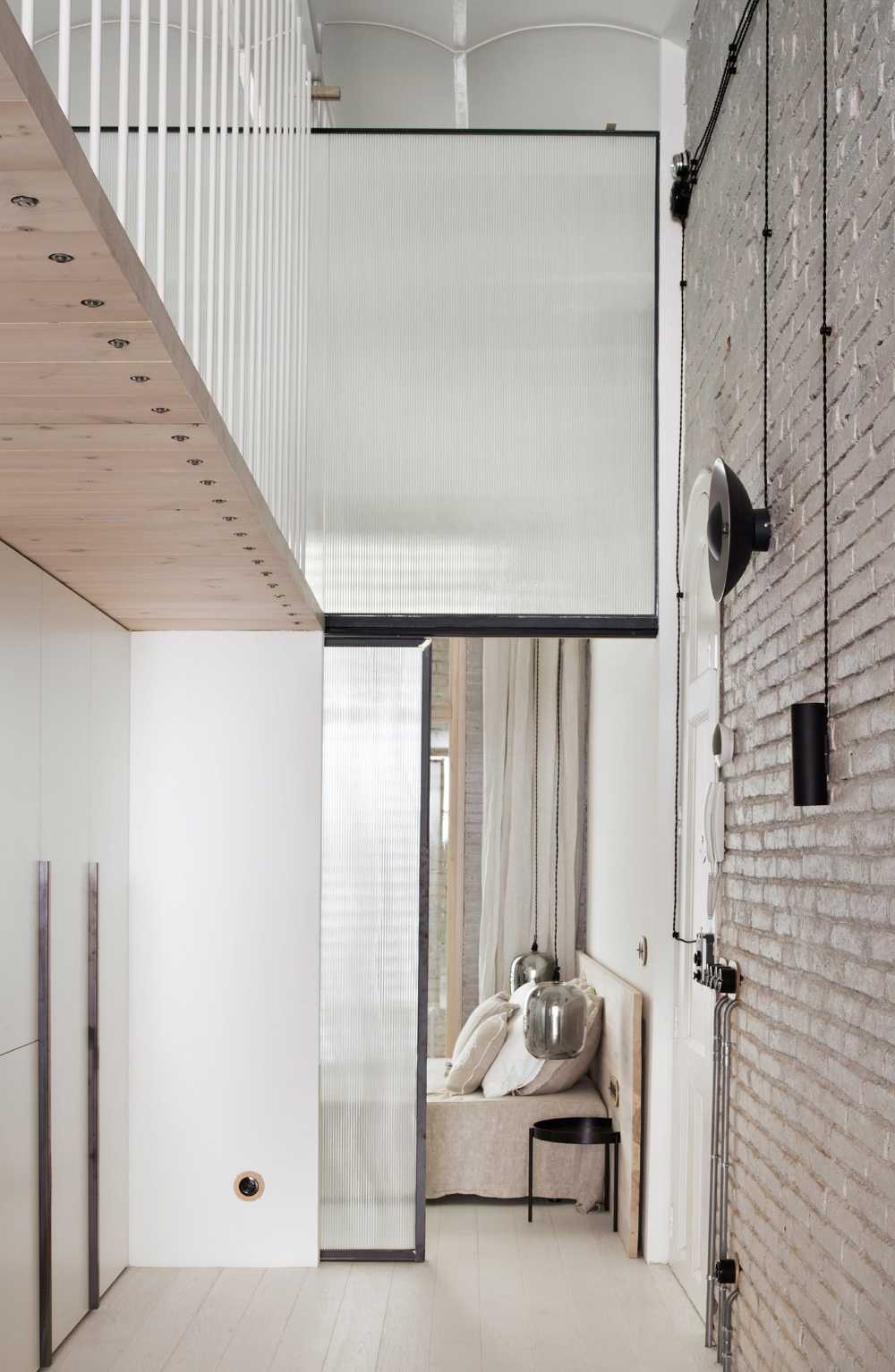 Nil Dos House, from a construction warehouse to an urban loft in the centre of Barcelona