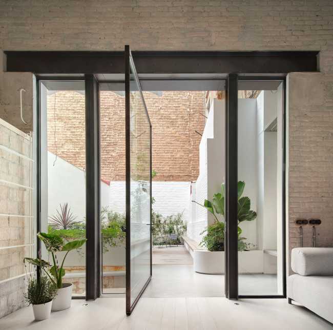 Nil Dos House, d'un entrepôt de construction à un loft urbain au centre de Barcelone