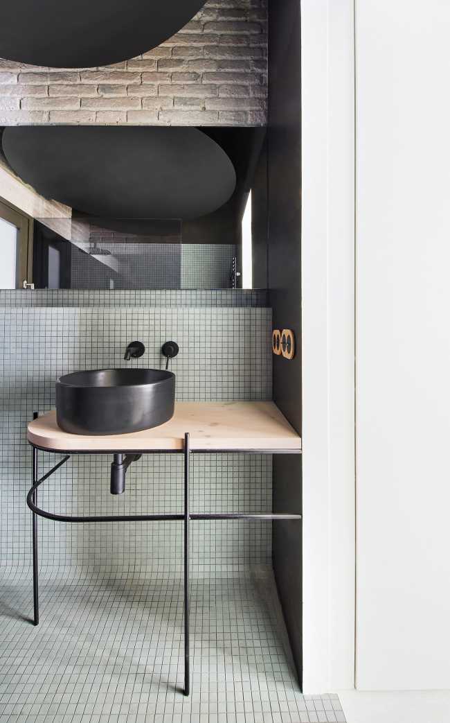 Nil Dos House, d'un entrepôt de construction à un loft urbain au centre de Barcelone