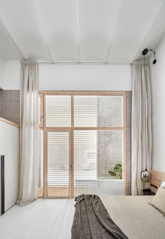 Nil Dos House, d'un entrepôt de construction à un loft urbain au centre de Barcelone