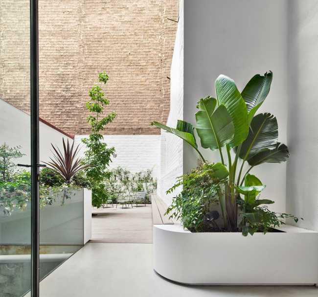 Nil Dos House, d'un entrepôt de construction à un loft urbain au centre de Barcelone