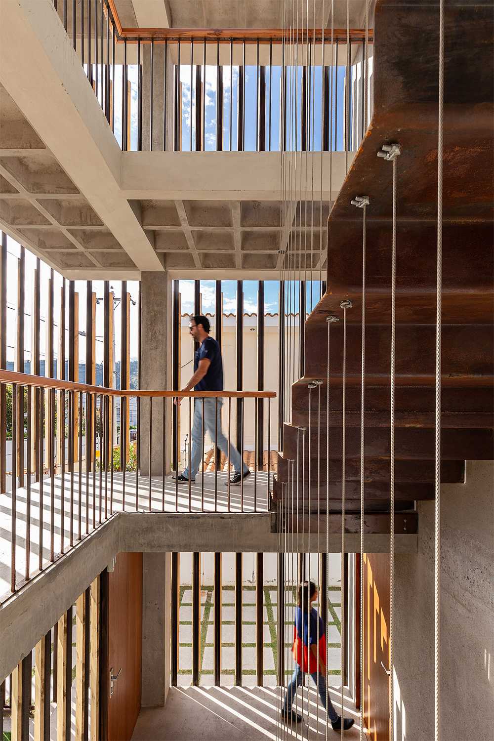 In Ecuador, the CRIBA Building infringes on its walls as an antidote from the fear and lack of communicationUntitled Article