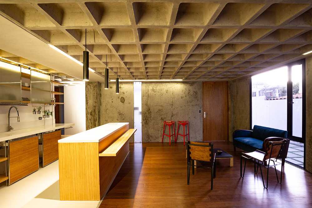 In Ecuador, the CRIBA Building infringes on its walls as an antidote from the fear and lack of communicationUntitled Article