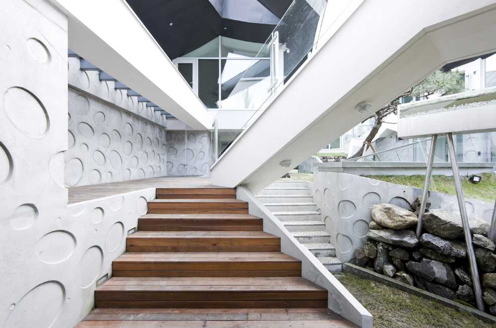Tradition coréenne dans un langage architectural moderne pour la villa hyperdynamique GA ON JAI