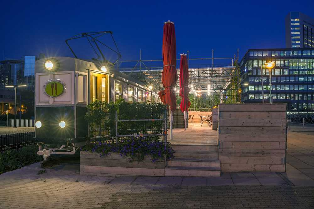 L’Amsterdamsche Tram, dal riuso di materiali di recupero, ad Amsterdam un nuovo punto di interesse urbano pittoresco e anticonvenzionale