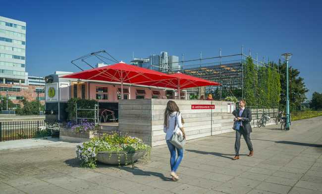The Amsterdamsche Tram, from the repurposing of recycled materials, is transformed into a picturesque and unconventional new urban point of interest in Amsterdam