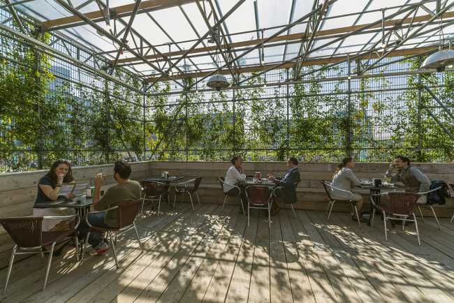 The Amsterdamsche Tram, from the repurposing of recycled materials, is transformed into a picturesque and unconventional new urban point of interest in Amsterdam
