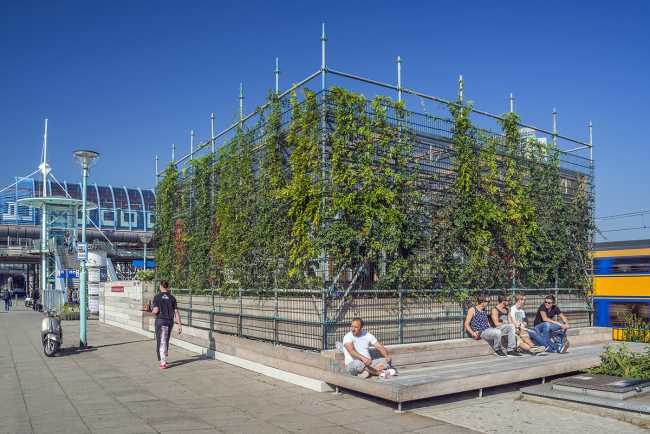 The Amsterdamsche Tram, from the repurposing of recycled materials, is transformed into a picturesque and unconventional new urban point of interest in Amsterdam