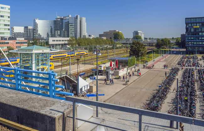 The Amsterdamsche Tram, from the repurposing of recycled materials, is transformed into a picturesque and unconventional new urban point of interest in Amsterdam