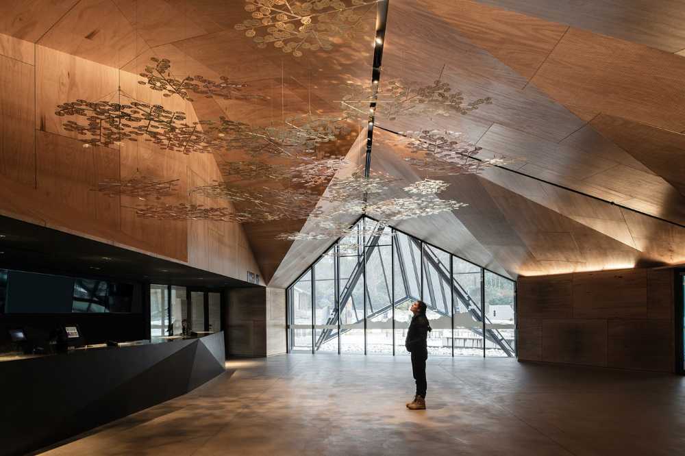 Cradle Mountain Visitor Centre, inspired by the protective Tasmanian eucalyptus tree crown, brings the world-class park of global naturalistic significance to prominence