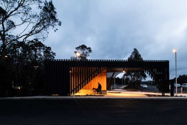 Cradle Mountain Visitor Centre, inspired by the protective Tasmanian eucalyptus tree crown, brings the world-class park of global naturalistic significance to prominence