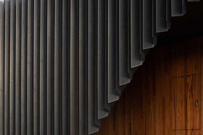 Cradle Mountain Visitor Centre, inspired by the protective Tasmanian eucalyptus tree crown, brings the world-class park of global naturalistic significance to prominence