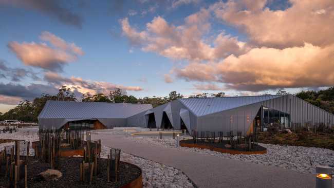 Cradle Mountain Visitor Centre, inspired by the protective Tasmanian eucalyptus tree crown, brings the world-class park of global naturalistic significance to prominence