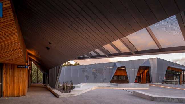 Cradle Mountain Visitor Centre, inspired by the protective Tasmanian eucalyptus tree crown, brings the world-class park of global naturalistic significance to prominence