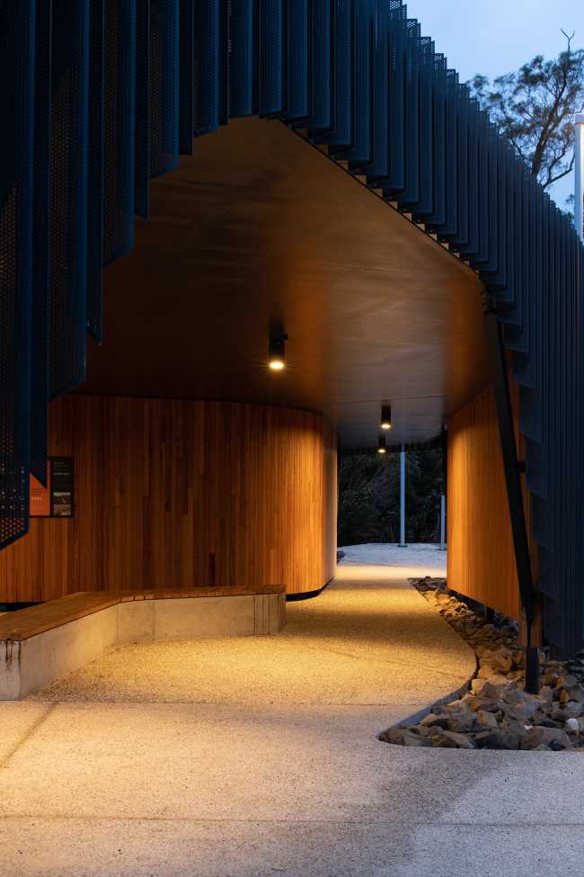 Cradle Mountain Visitor Centre, inspired by the protective Tasmanian eucalyptus tree crown, brings the world-class park of global naturalistic significance to prominence