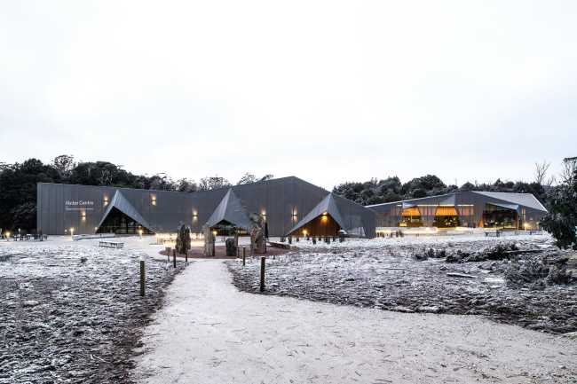 Cradle Mountain Visitor Centre, inspired by the protective Tasmanian eucalyptus tree crown, brings the world-class park of global naturalistic significance to prominence