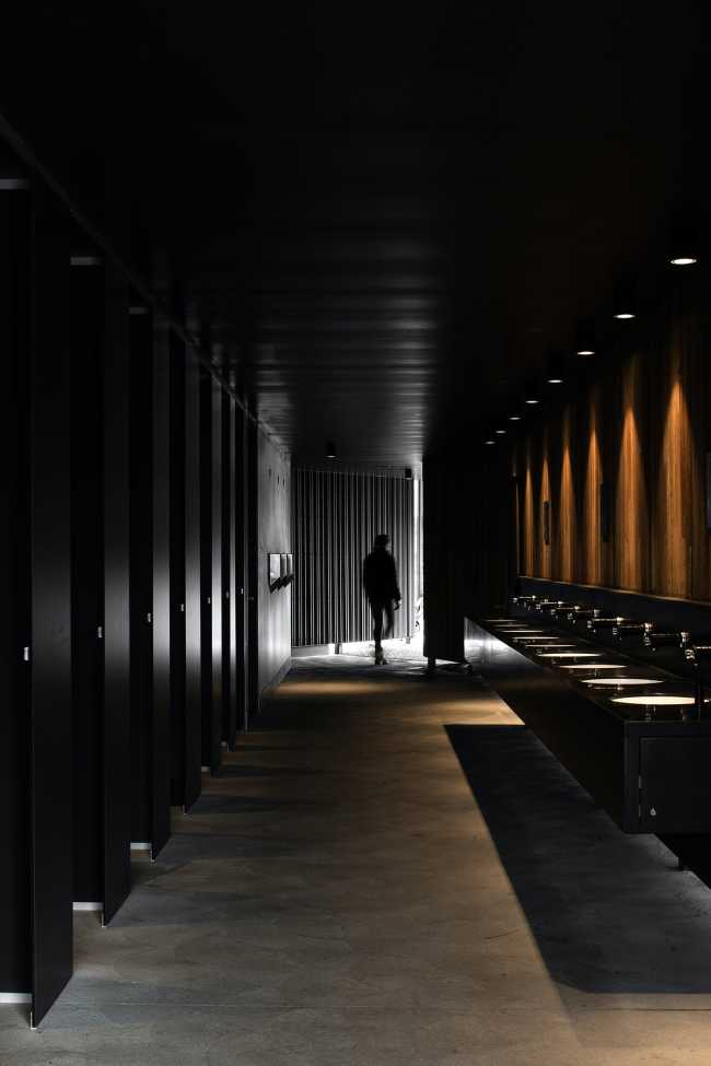 Cradle Mountain Visitor Centre, inspired by the protective Tasmanian eucalyptus tree crown, brings the world-class park of global naturalistic significance to prominence