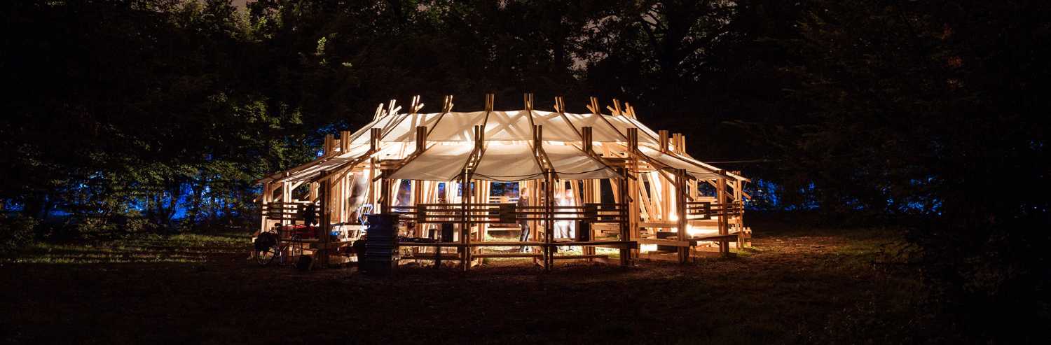 Troppotondo arena, un teatro circular de inspiración aborigen para el festival Terraferma