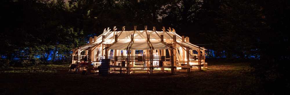 Troppotondo arena, un teatro circular de inspiración aborigen para el festival Terraferma