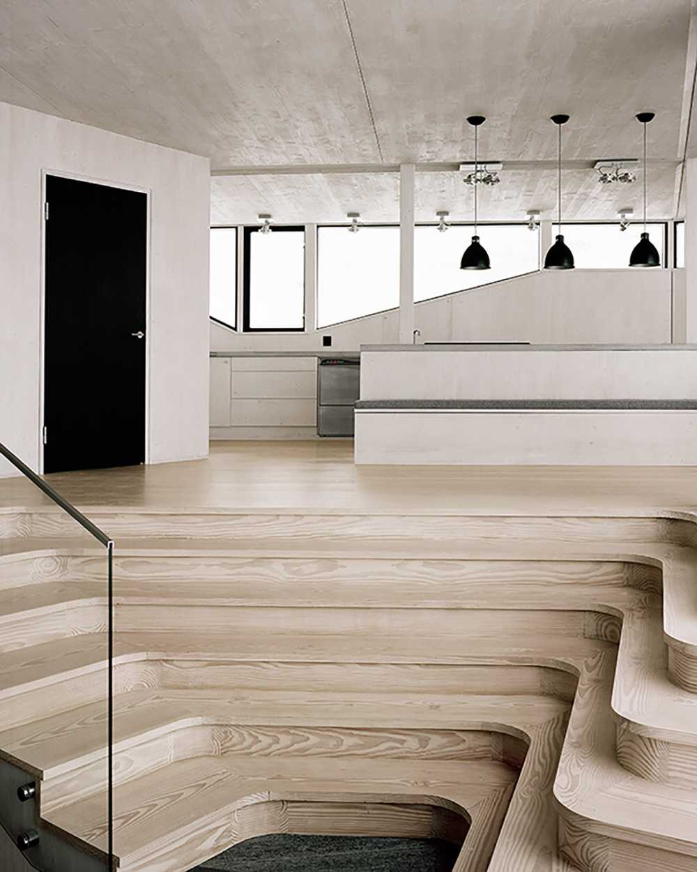 Gudbrandslie Cabin, un chalet de abeto que inspira su forma en el paisaje