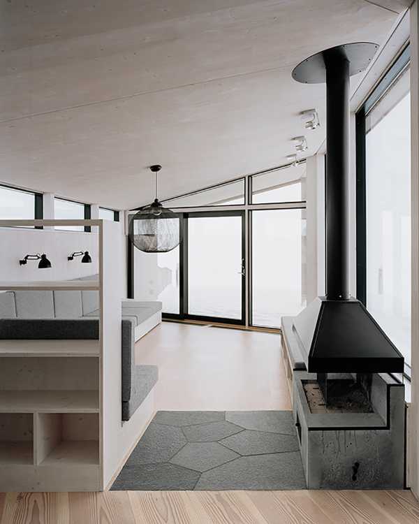 Gudbrandslie Cabin, un chalet de abeto que inspira su forma en el paisaje