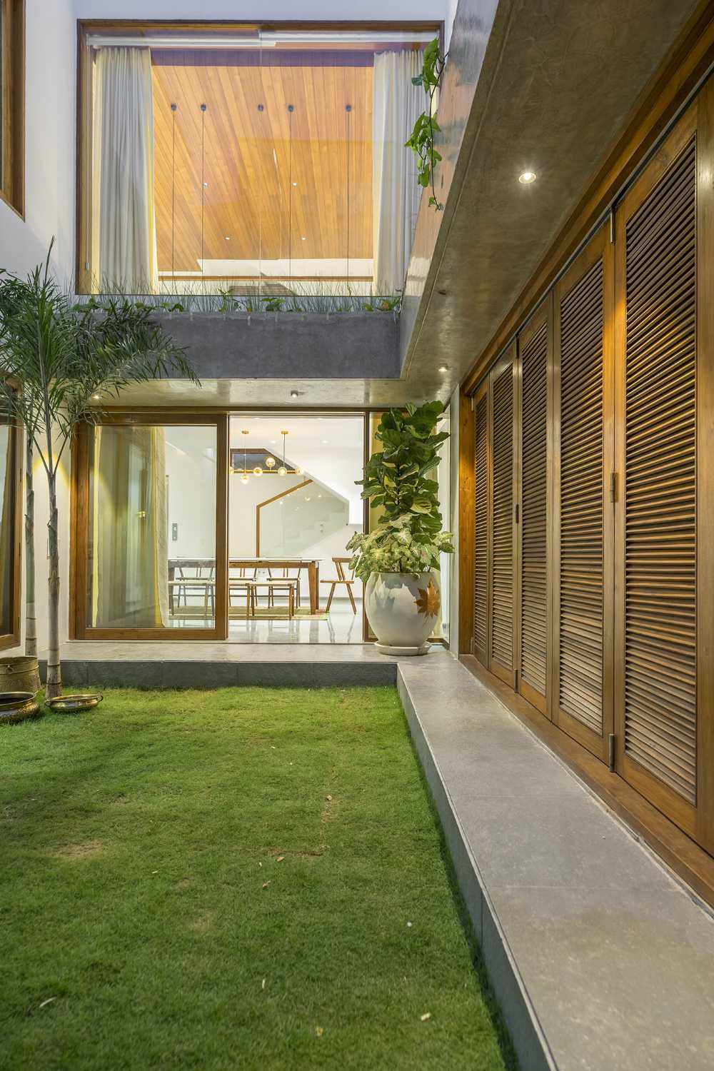 L'espace qui embrasse la nature et toute la famille : Courtyard House