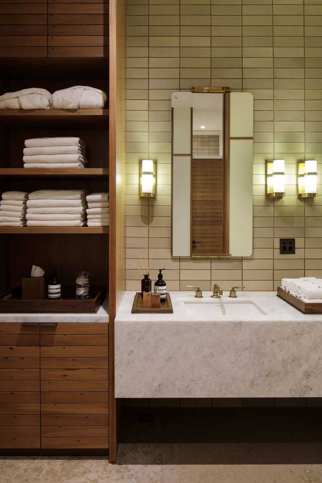 En Nueva Zelanda campos de golf, dunas de arena y el mar abrazan la delicada arquitectura de Tara Iti Clubhouse